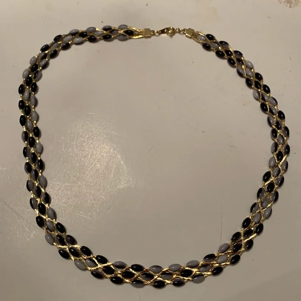 Beautiful 18” necklace in grey, black and gold - Picture 6 of 6